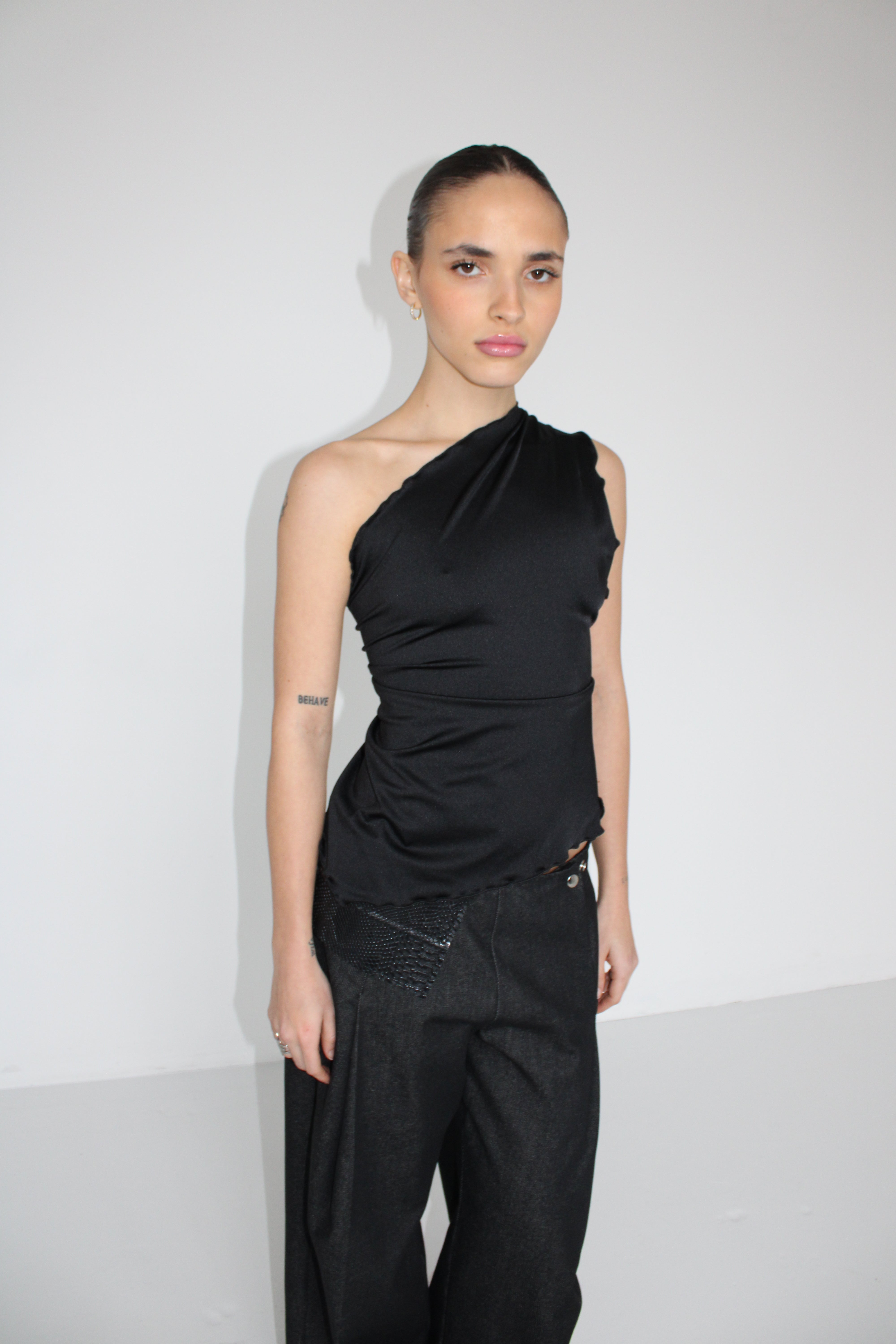RIO TOP BLACK – Remain Kiki